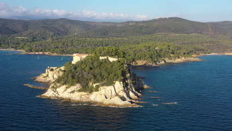 rocky-Island-south-of-France-bormes-les-mimosas-fort-de-bregancon-sunny-day